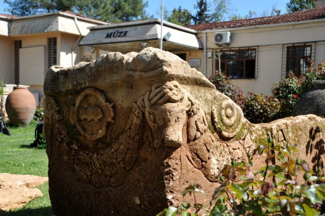 Adıyaman'da bir tarladan Roma dönemine ait lahit çıktı